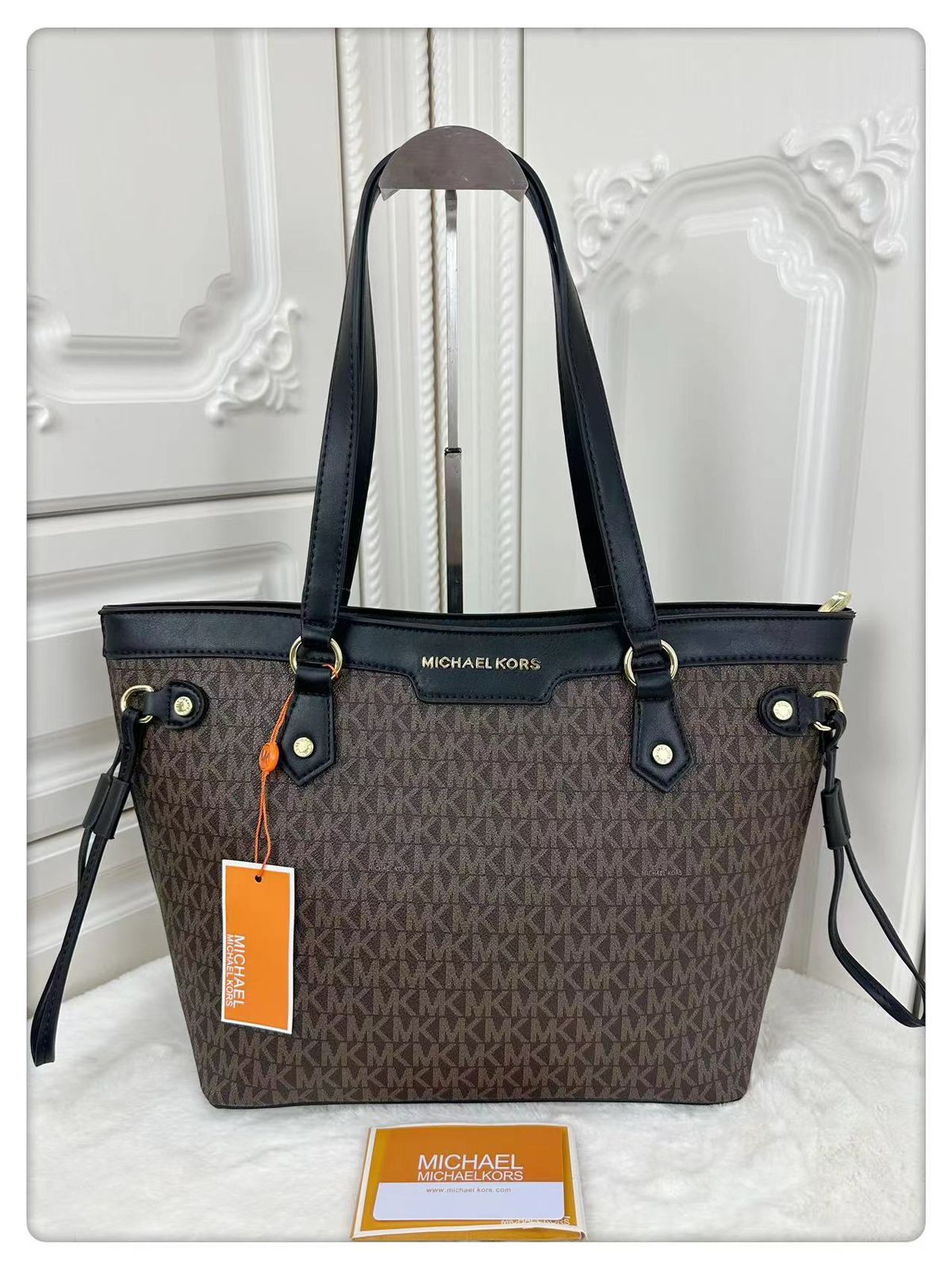 Micheal Kors Meduim Sized Neverfull Zipper Tote Bag