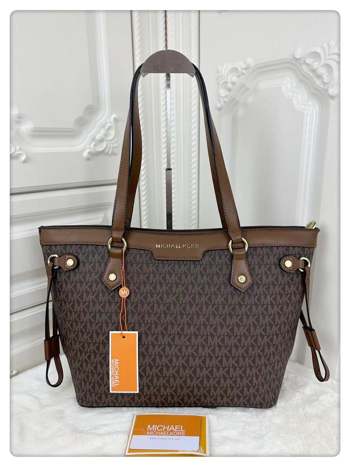 Micheal Kors Meduim Sized Neverfull Zipper Tote Bag