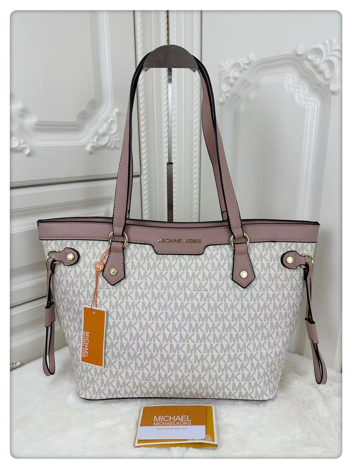 Micheal Kors Meduim Sized Neverfull Zipper Tote Bag