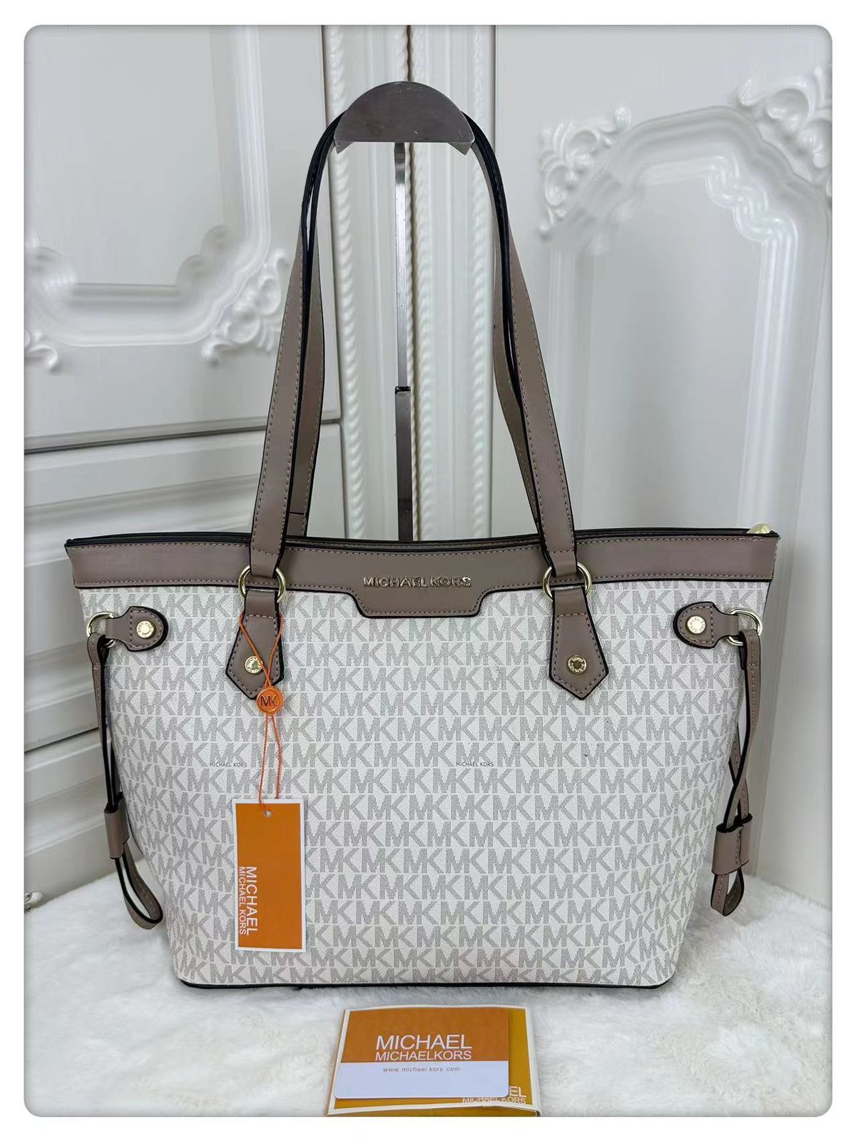 Micheal Kors Meduim Sized Neverfull Zipper Tote Bag