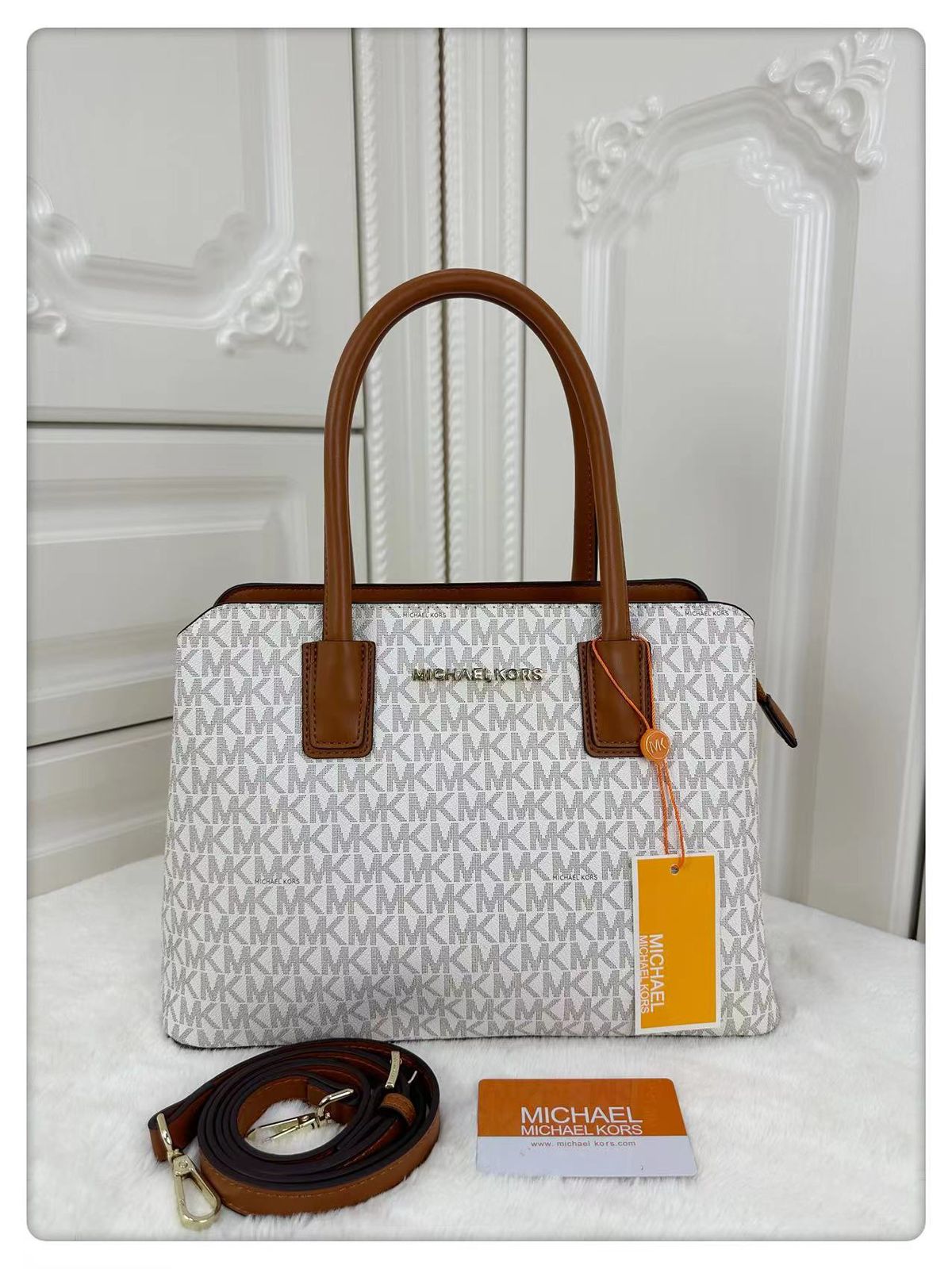 M K-O-R-S BOSTON HANDBAG WITH MULTIPLE POCKETS