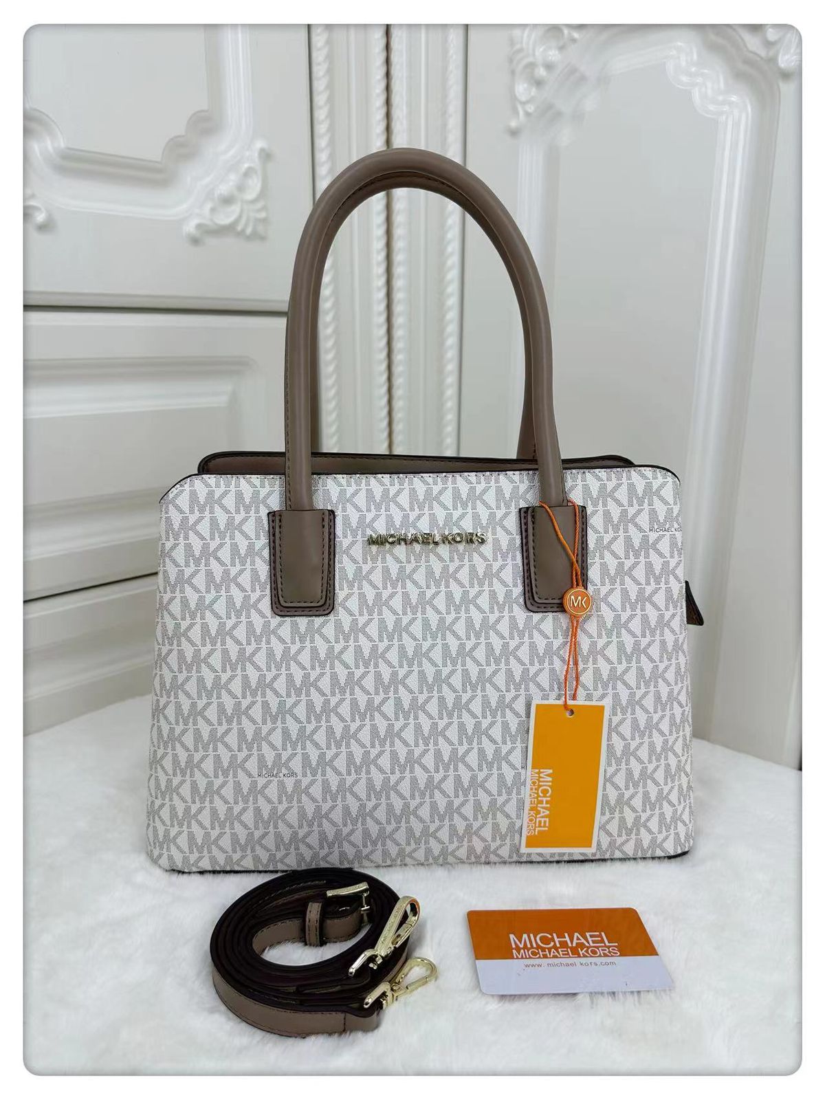 M K-O-R-S BOSTON HANDBAG WITH MULTIPLE POCKETS