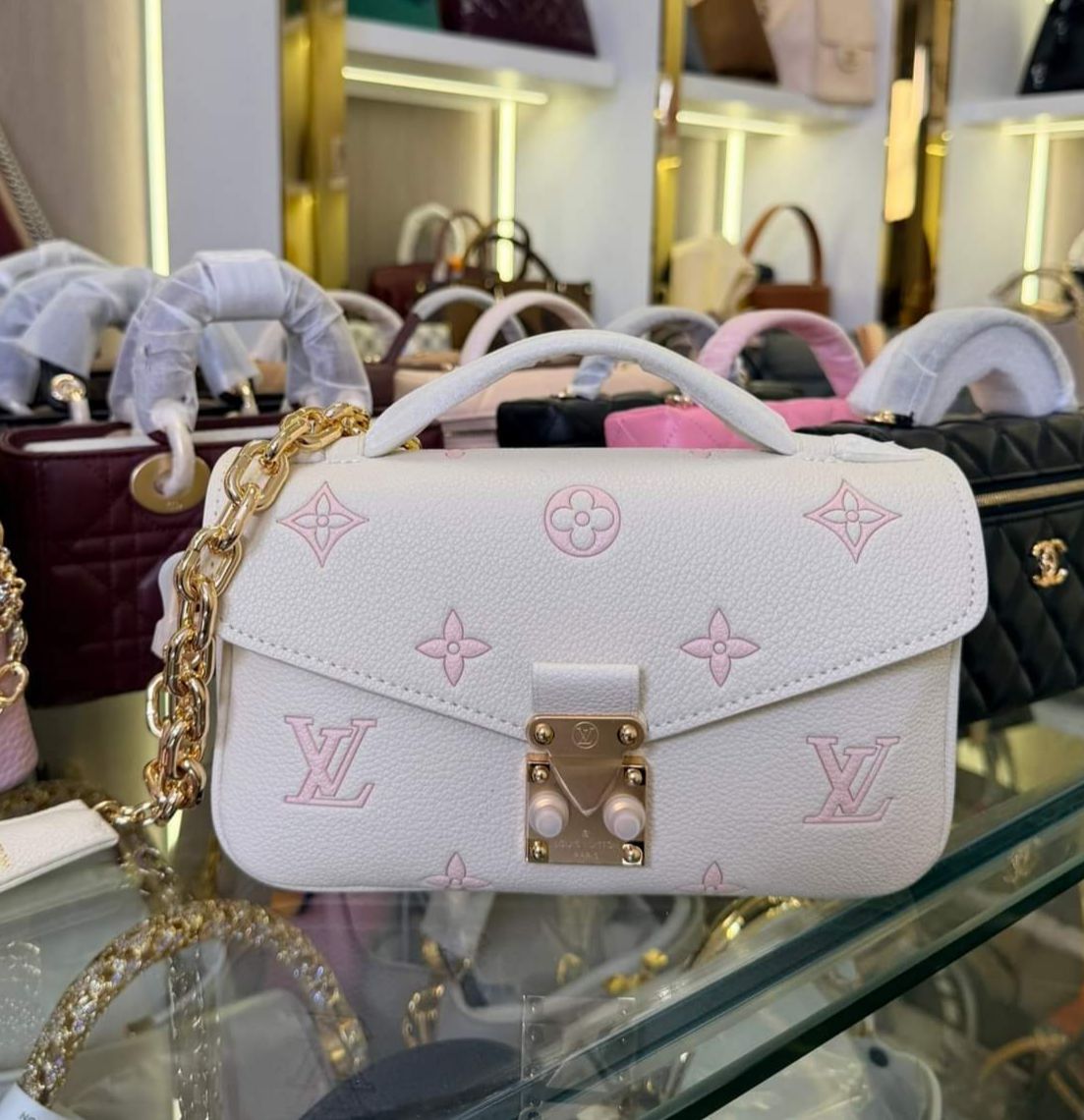 LOU-IS VU-IT-TON EAST WEST METIS POCHETTE