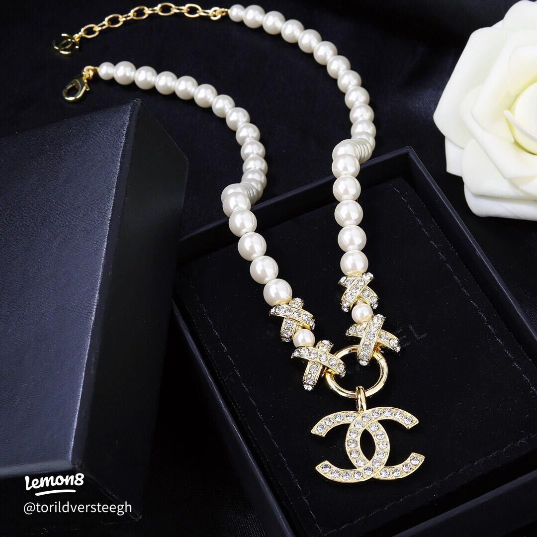 Cha-nel Pearl & Diamond Studded Choker cum Necklace