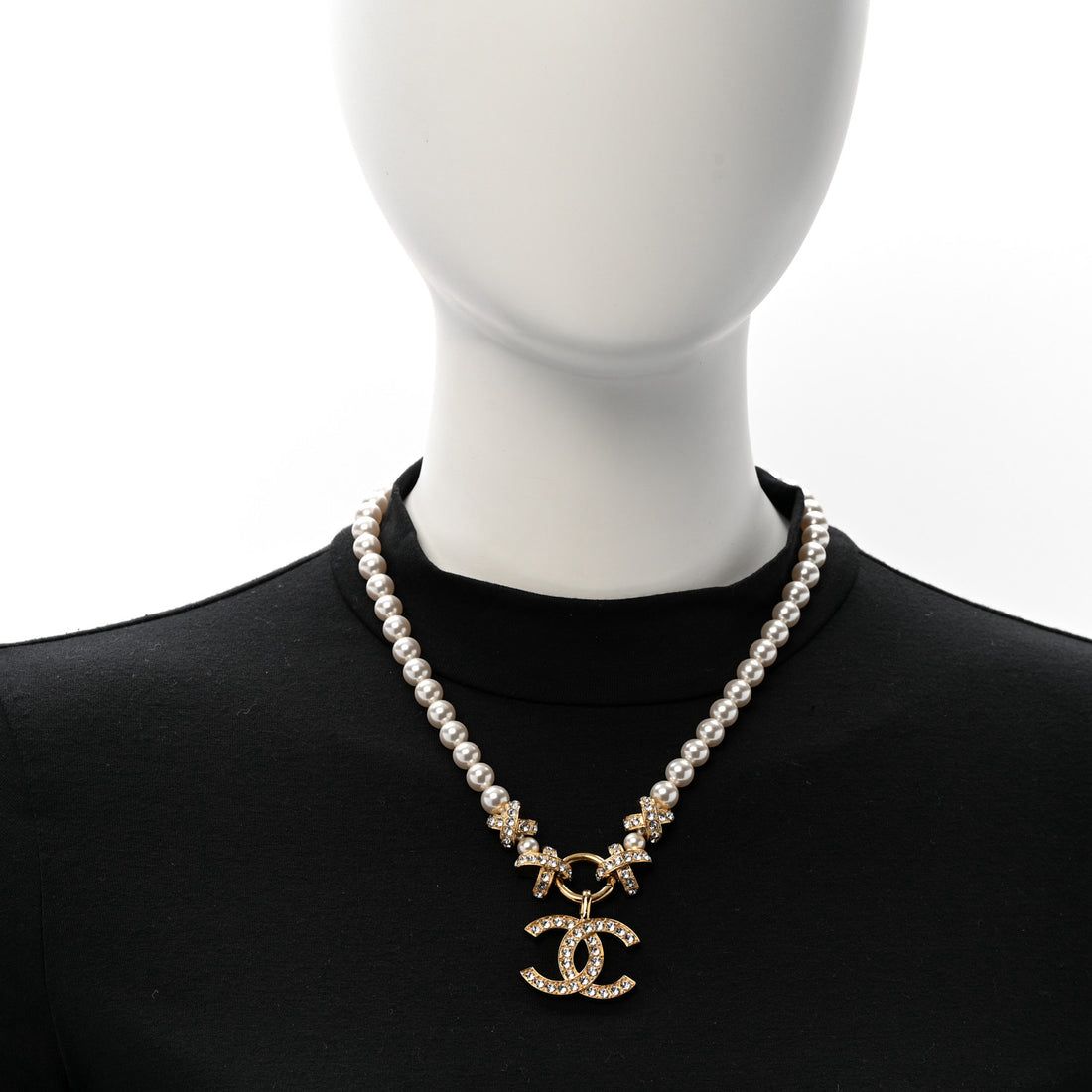 Cha-nel Pearl & Diamond Studded Choker cum Necklace