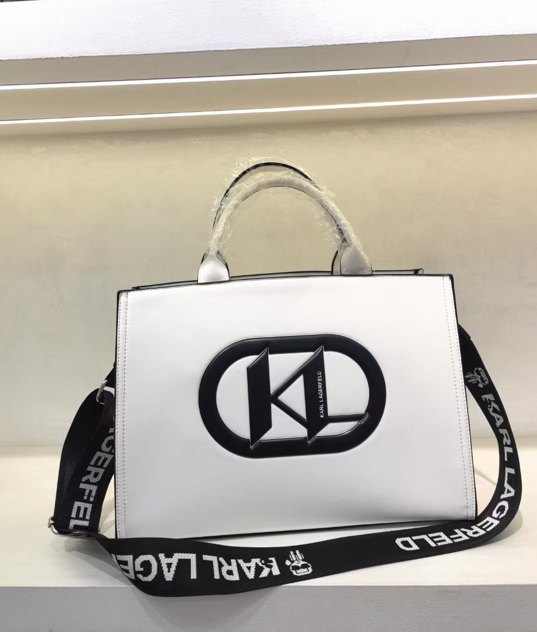 KARL LAGERFELD KMONOGRAM PATCH STYLE MEDIUM SIZES HANDBAG