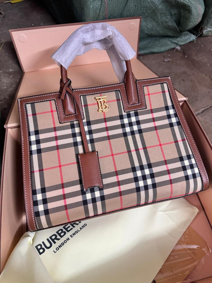 BURBERRY TB FRANCES SIGNATURE HANDBAG
