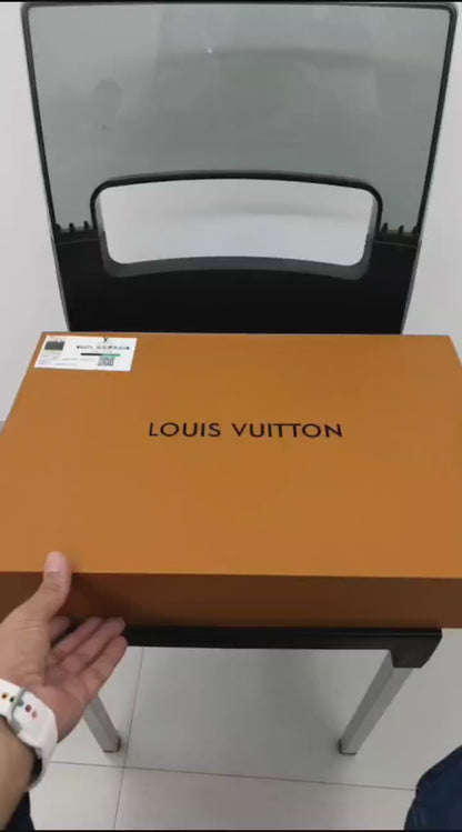 BLACK LOUIS VUITTON ON THE GO