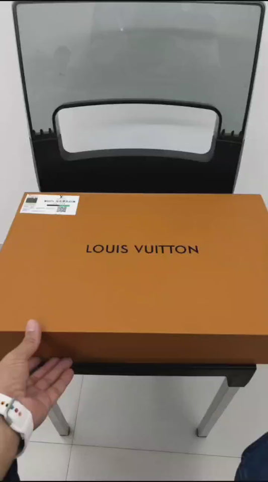 BLACK LOUIS VUITTON ON THE GO