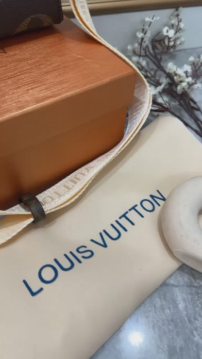 LOUIS VUITTON ON THE GO WIDE POCHETTE